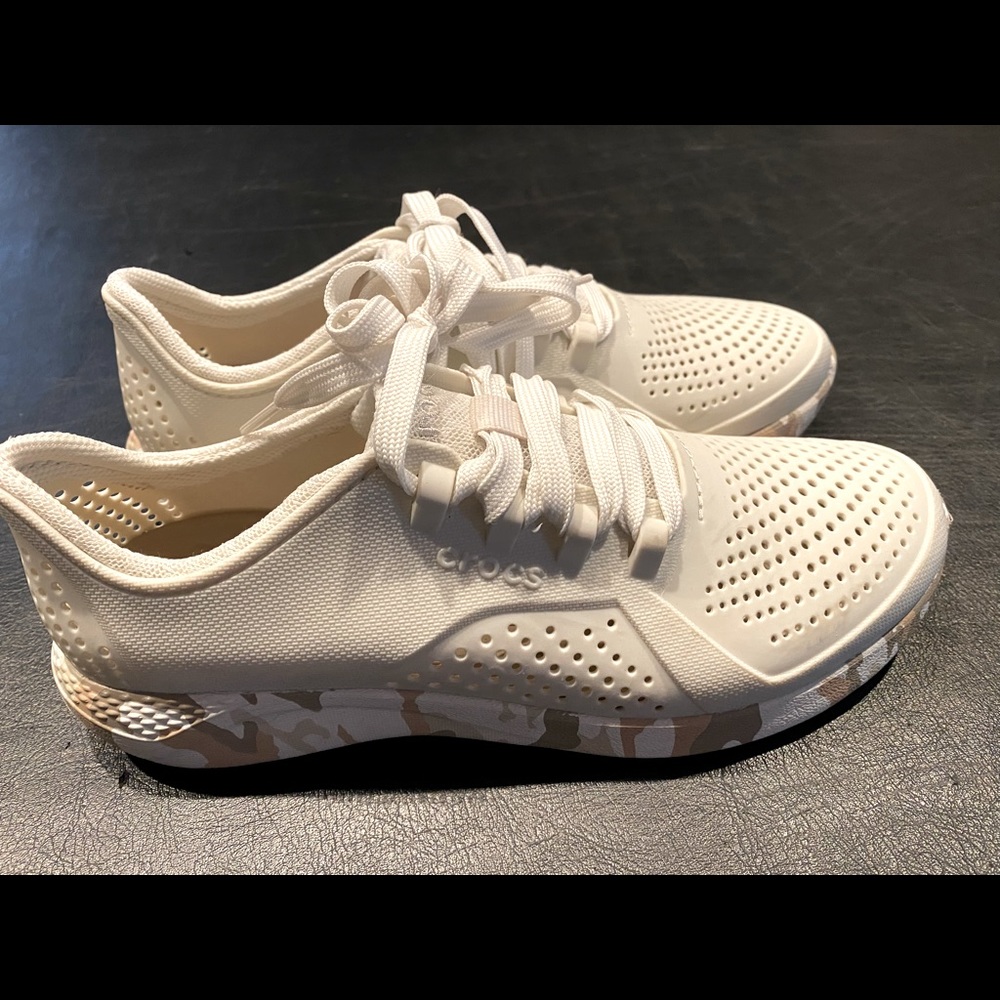 Size 9 like new Croc Literide bone (off white) with tan camo